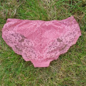 Brasilianske blondetrusser i rosa