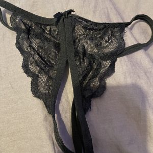 Trusser med snorrer som har siddet oppe imellem mine våde skamlæber