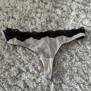 Lyserød/sort blonde trusser