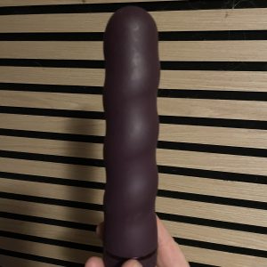 Hård dildo med vribrator