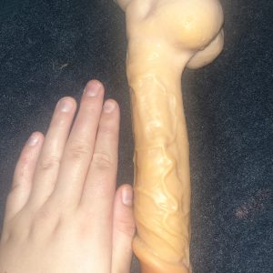 Sprøjte orgasme med dildo missionær