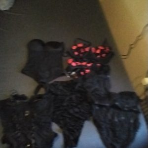 Bh, trusser, boddy, nylonstrømper, kostymer, billeder og vidiomm