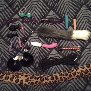 Bh, trusser, boddy, nylonstrømper, kostymer, billeder og vidiomm