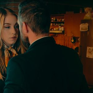 Rosa bliver udnyttet hårdt af hendes nye chef