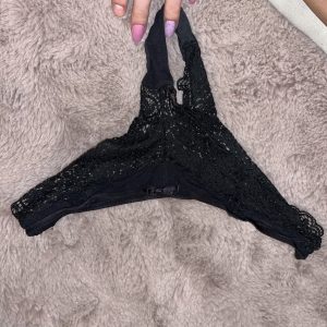 Blonde sorte trusser