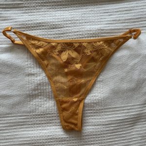 Fræk blonde G-streng