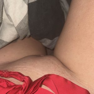 Video med forskelligt legetøj, lyserød rabbit-dildo bl.a.