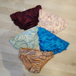 Satin trusser
