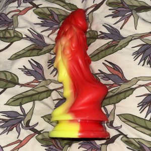 Rød og rød fantasy dildo