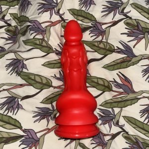 Rød og rød fantasy dildo