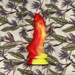 Rød og rød fantasy dildo