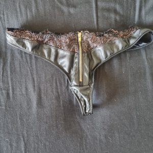 Sort bestillingstrusse med lynlås