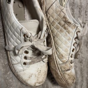 Sure, beskidte sko ink. Fragt