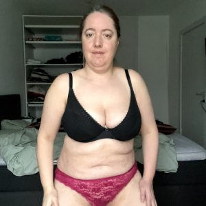 G-string med sekret + onanivideo