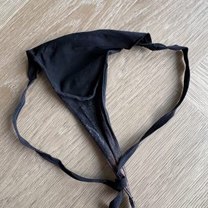 Brugte g-strenge med udflåd og duft