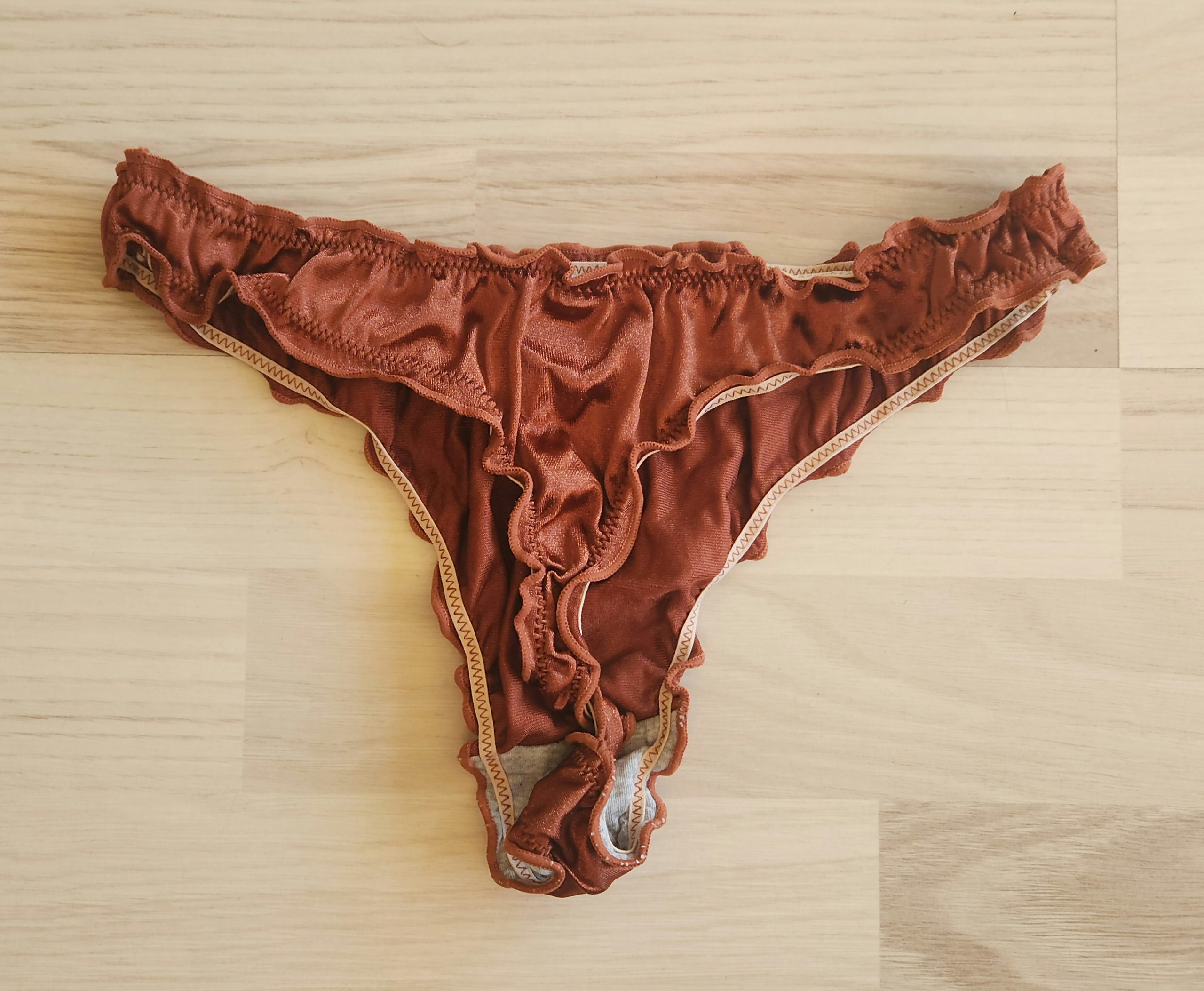 Silke/satin g-streng