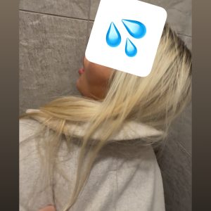 Kneppet på offentligt toilet