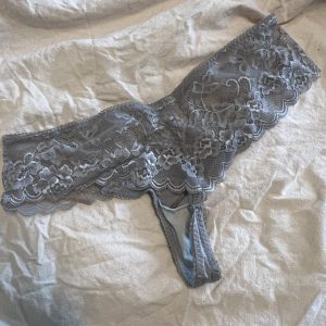 Lyseblå blonde trusser