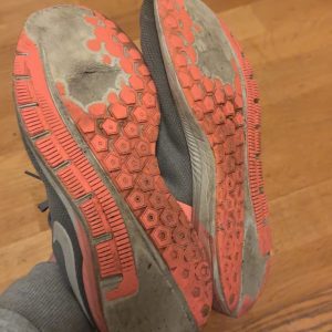 Välanvända sneakers