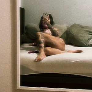 Let påklædte billeder