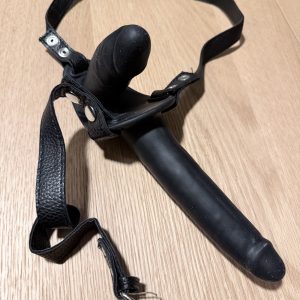 Kun i aften. Køb og se jeg bliver domineret med strap on!!