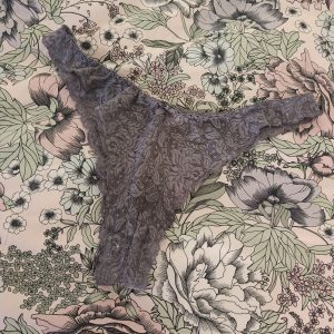 Grå blonde g-string