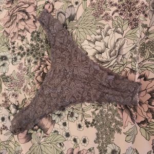 Grå blonde g-string 