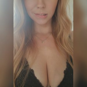 Billeder i lækkert undertøj.