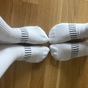 2 sæt svedige strømper efter løb