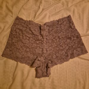Højtaljede blonde trusser