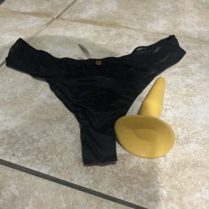 Brugte trusser inkl buttplug