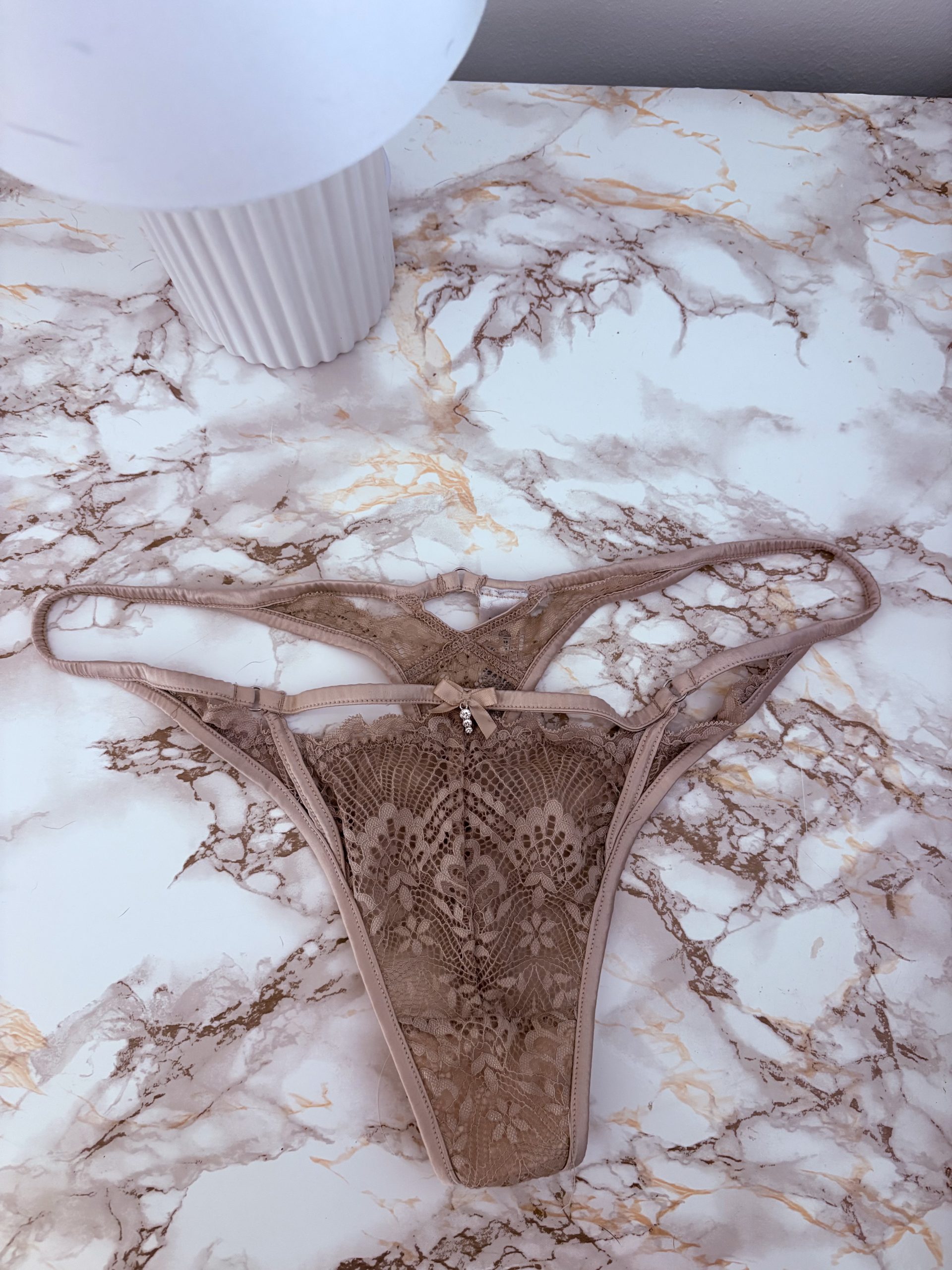 Lille fin rosa blondetrusse med glimmer og pynt