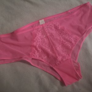 Brugte velduftende pink trusser.