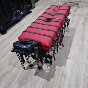 Femdom session i lækker dungeon!