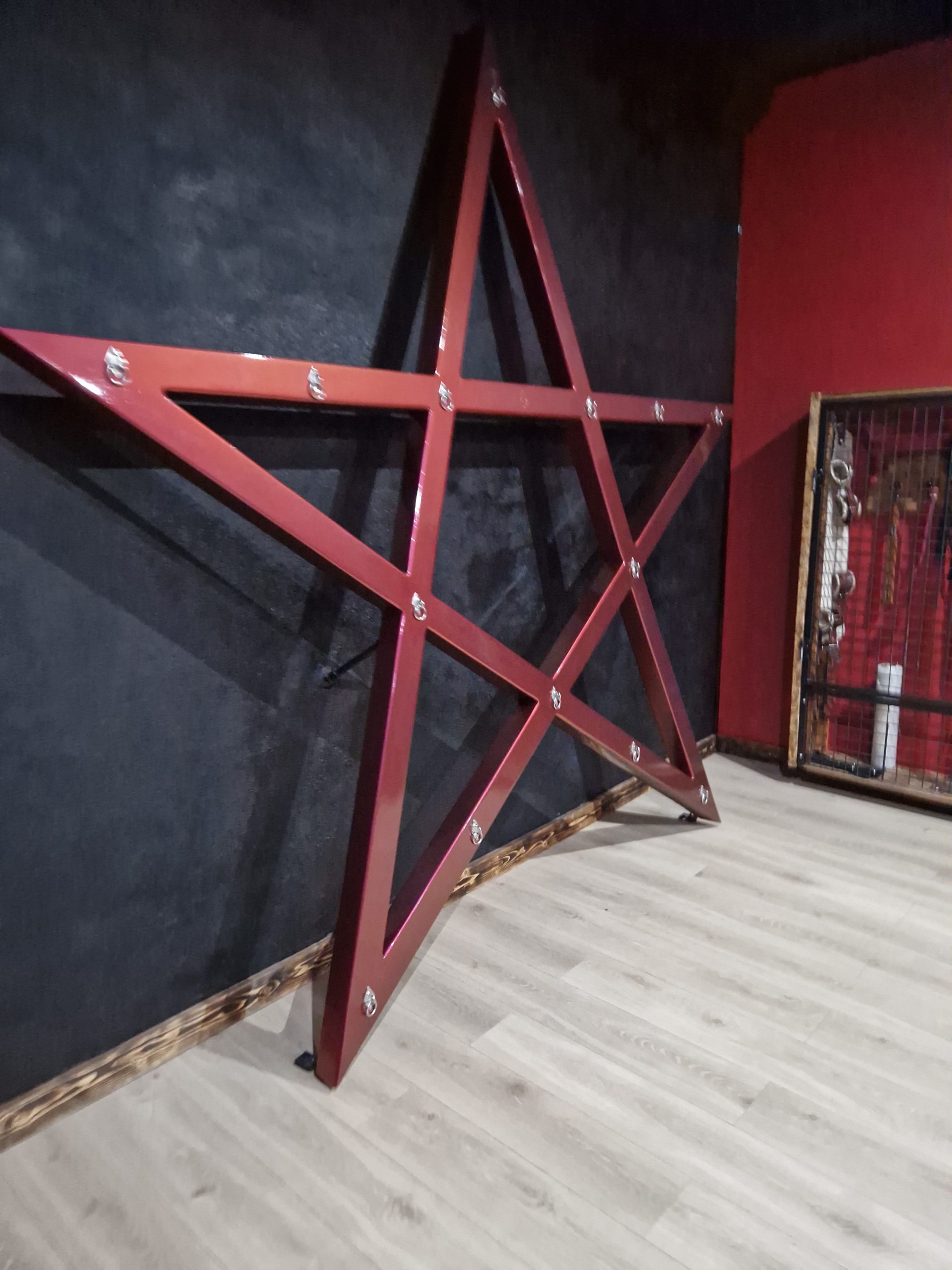 Femdom session i lækker dungeon!